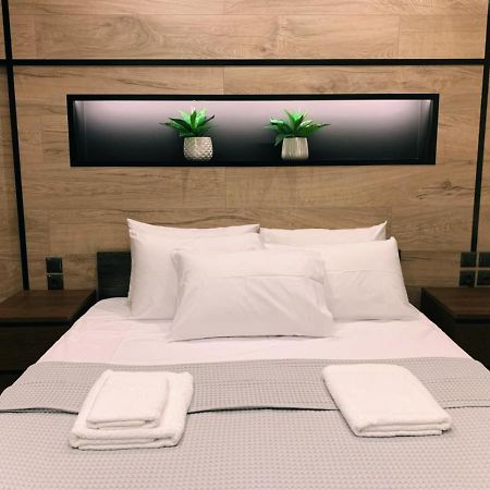 Luxury Townhouse Suite Larissa Bagian luar foto