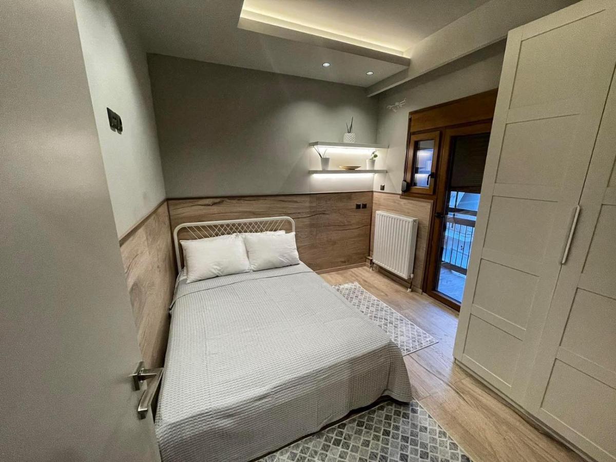 Luxury Townhouse Suite Larissa Bagian luar foto