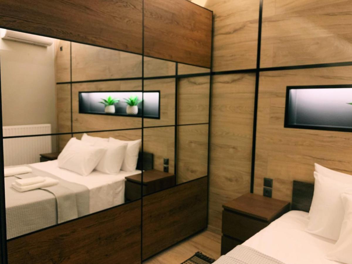 Luxury Townhouse Suite Larissa Bagian luar foto