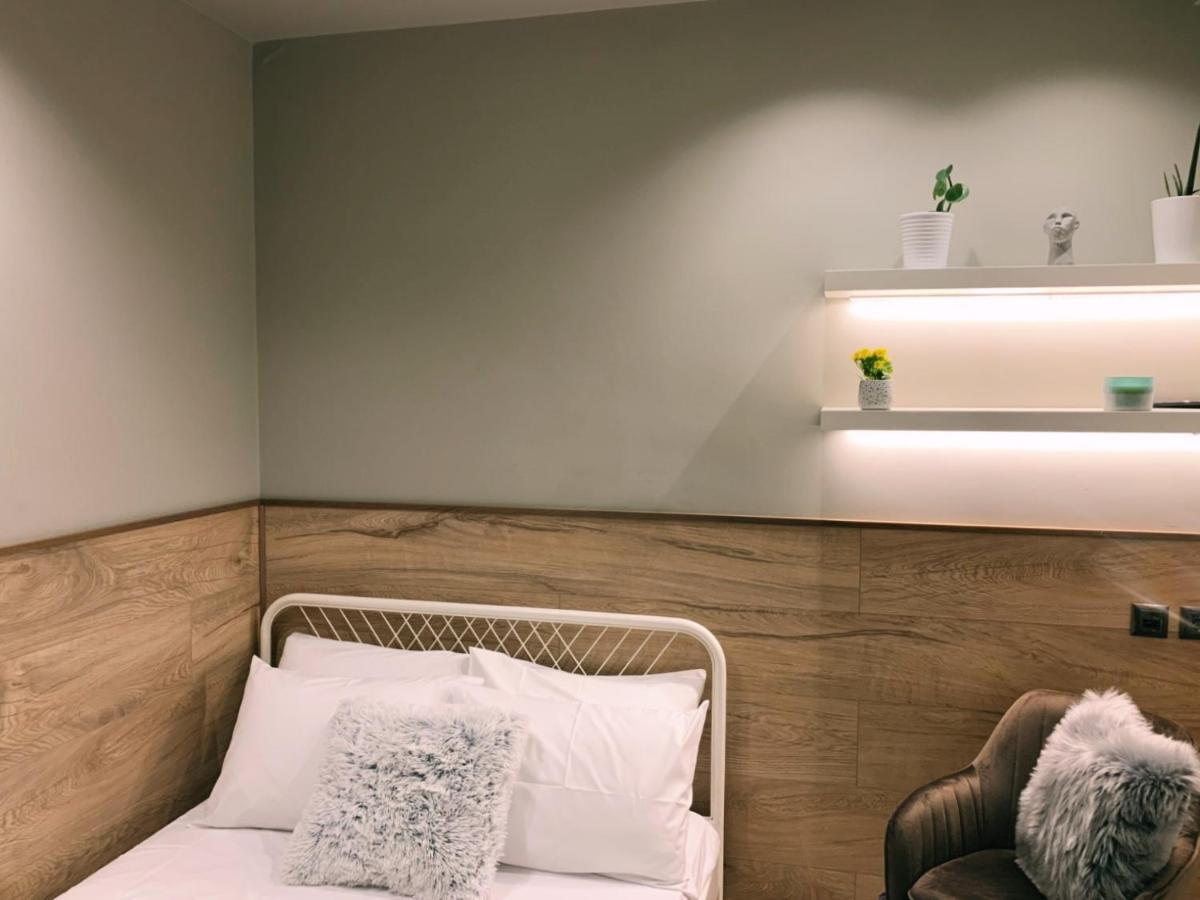 Luxury Townhouse Suite Larissa Bagian luar foto
