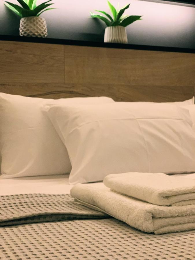Luxury Townhouse Suite Larissa Bagian luar foto