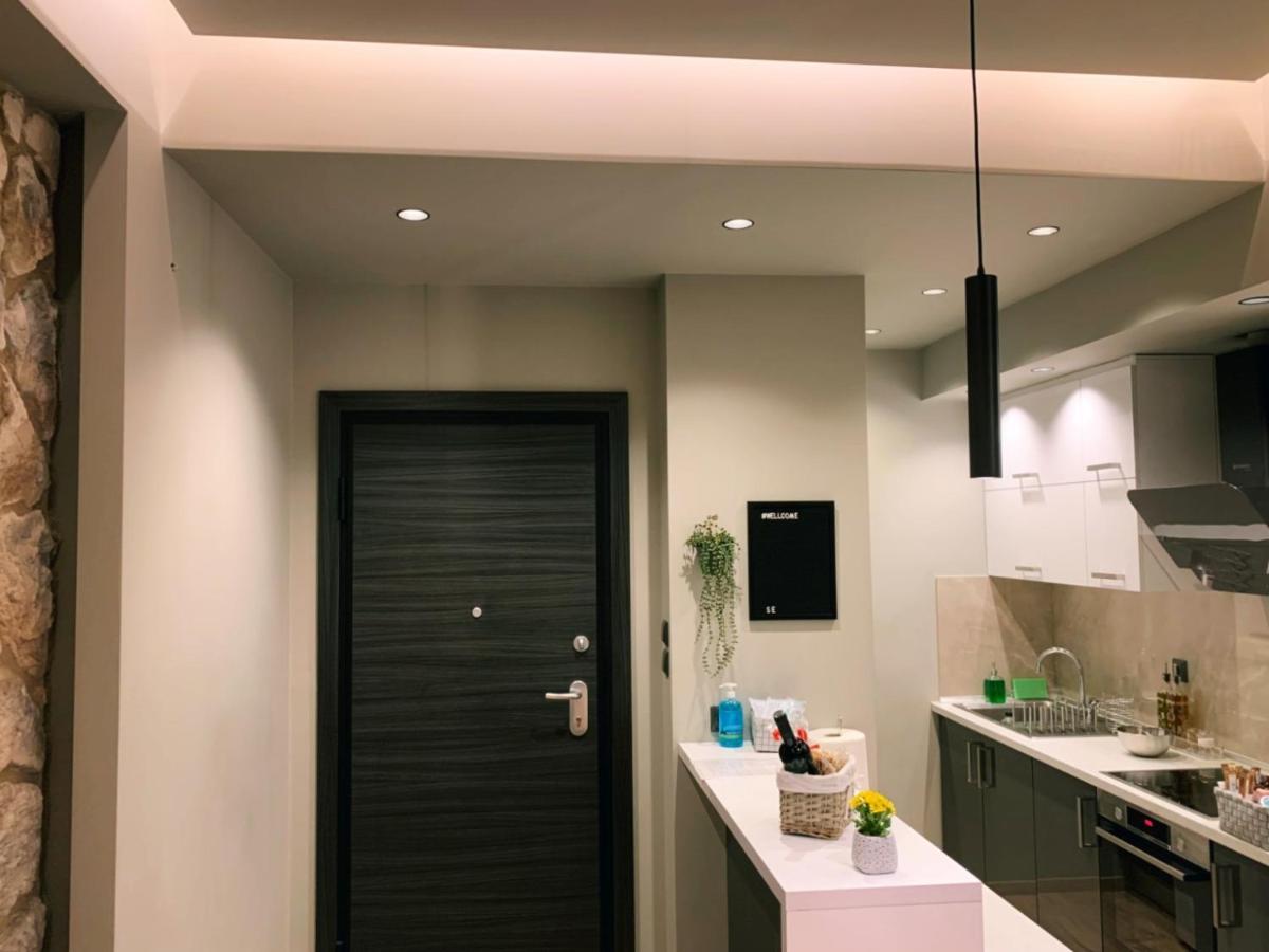 Luxury Townhouse Suite Larissa Bagian luar foto