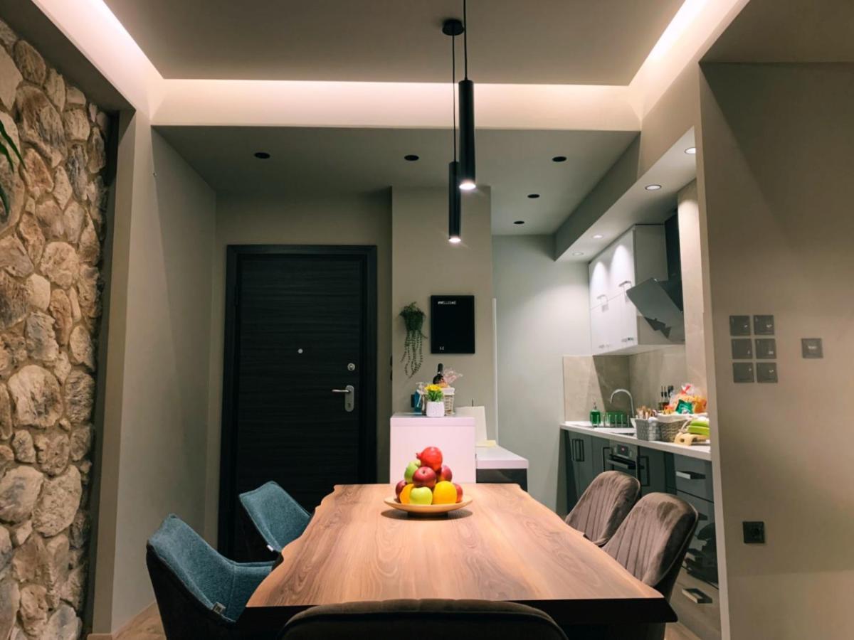 Luxury Townhouse Suite Larissa Bagian luar foto