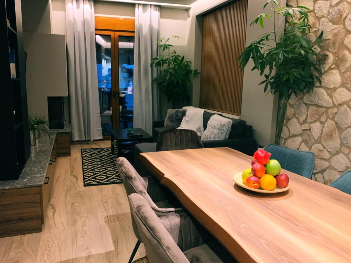 Luxury Townhouse Suite Larissa Bagian luar foto