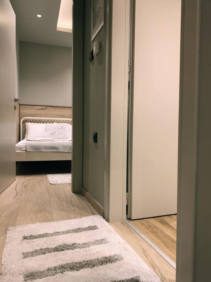 Luxury Townhouse Suite Larissa Bagian luar foto