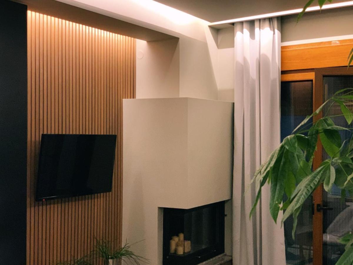 Luxury Townhouse Suite Larissa Bagian luar foto